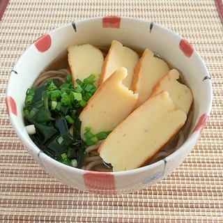 うめ焼きとわかめのお蕎麦♪